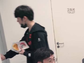 知名美食博主生产基地 查看更多 a 微关系 她的关注